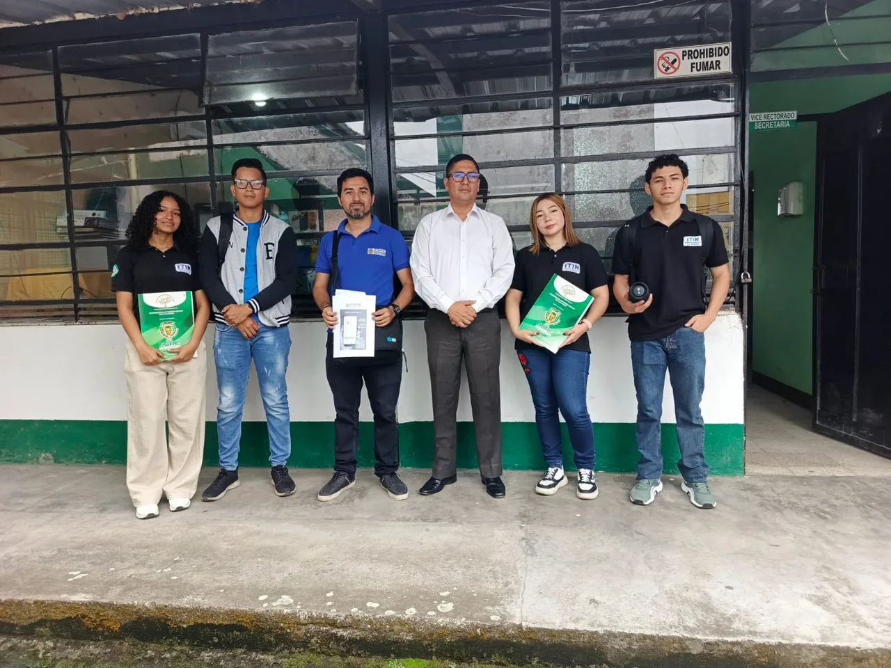Participantes del proyecto Scholar Security durante la visita a Puerto Limón